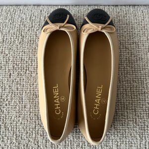 Chanel Ballerina Flats - Beige & Black - Size 38.5 - NIB